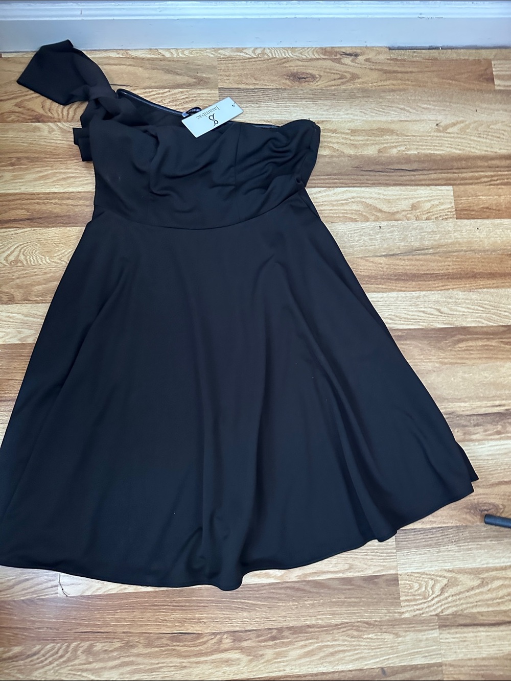 One-Shoulder Black A-Line Dress size M NWT - Picture 3 of 4